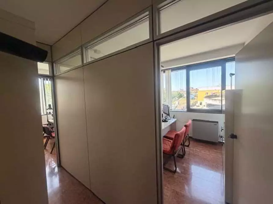 Immagine 15 di Negozio in vendita  in Viale Mentana 45 a Parma