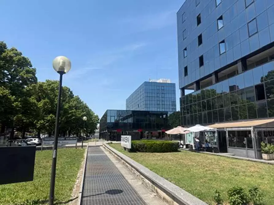Immagine 6 di Negozio in vendita  in Viale Mentana 45 a Parma