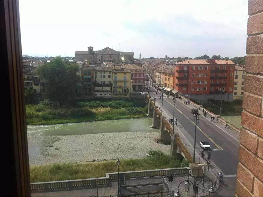 Immagine 1 di Stanza singola in affitto  in galleria polidoro a Parma