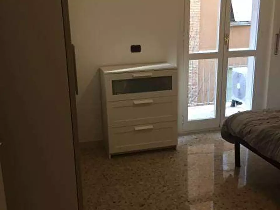 Immagine 9 di Bilocale in affitto  in via duca alessandro a Parma