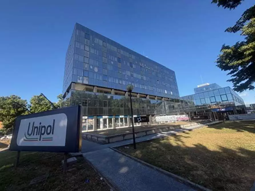 Immagine 20 di Negozio in vendita  in Viale Mentana 45 a Parma