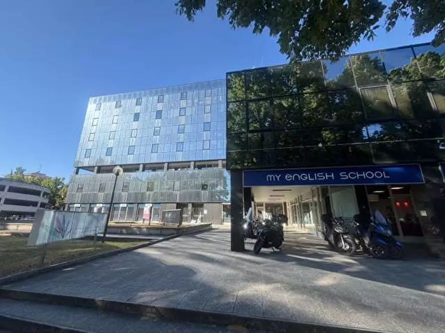 Immagine 4 di Negozio in vendita  in Viale Mentana 45 a Parma