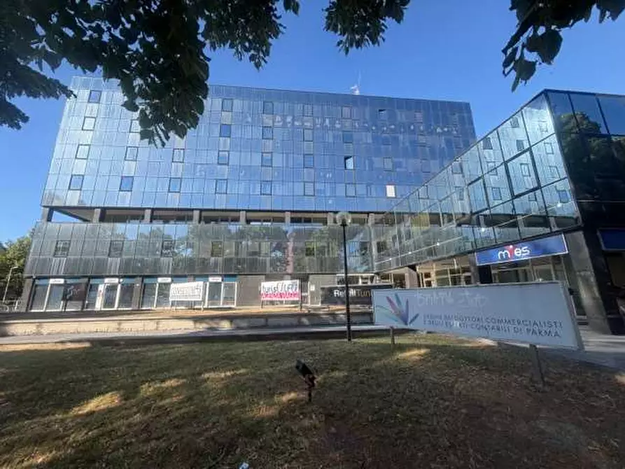 Immagine 3 di Negozio in vendita  in Viale Mentana 45 a Parma