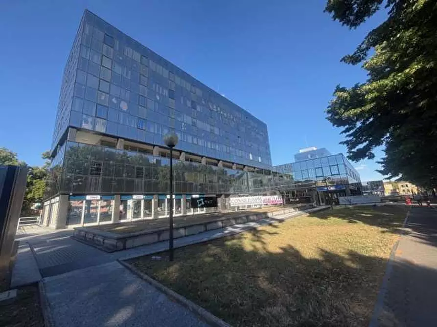 Immagine 5 di Negozio in vendita  in Viale Mentana 45 a Parma