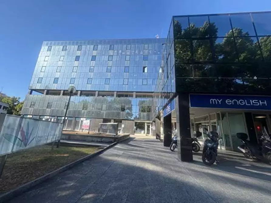 Immagine 22 di Negozio in vendita  in Viale Mentana 45 a Parma