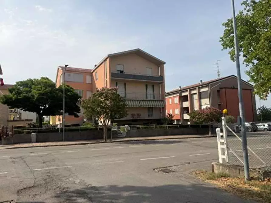 Immagine 1 di Appartamento in vendita  in via della pace a Medesano