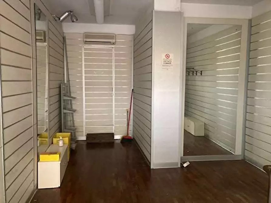 Immagine 3 di Negozio in affitto  in strada eugenio copelli 4 a Parma