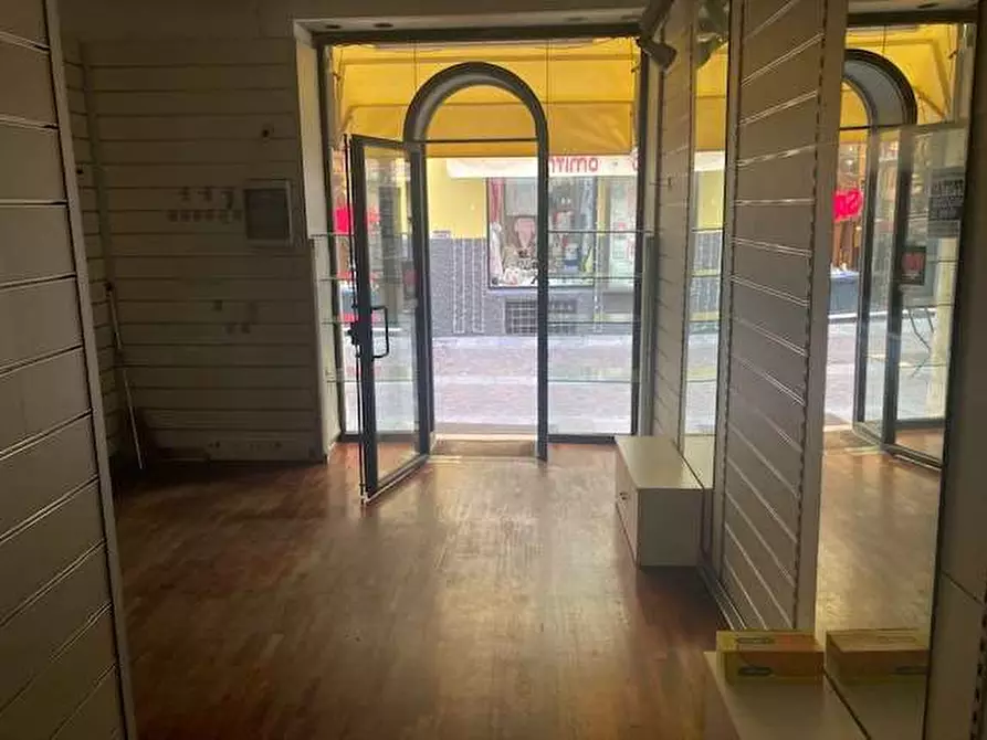 Immagine 4 di Negozio in affitto  in strada eugenio copelli 4 a Parma