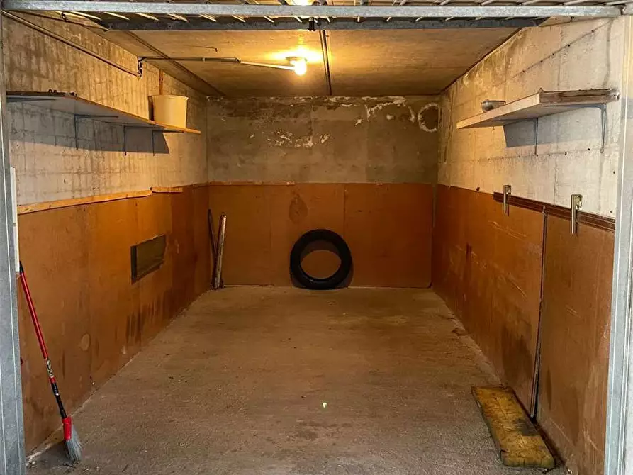 Immagine 1 di Garage in affitto  in Via Volturno 126 a Parma