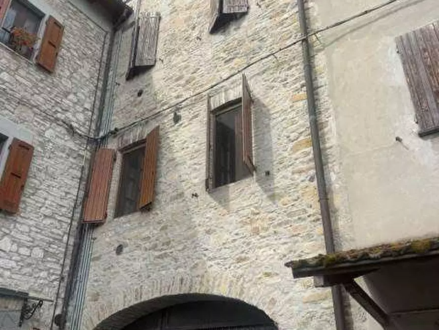 Immagine 3 di Appartamento in vendita  in strada della piazzetta a Tizzano Val Parma