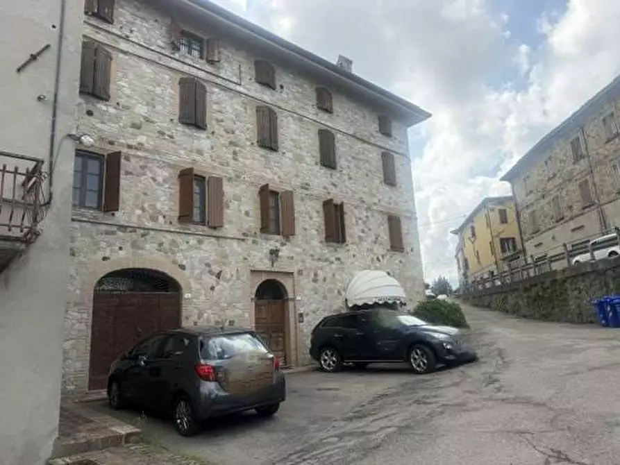 Immagine 1 di Appartamento in vendita  in strada della piazzetta a Tizzano Val Parma