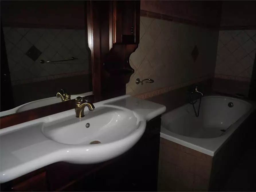 Immagine 12 di Quadrilocale in vendita  in via a Favara