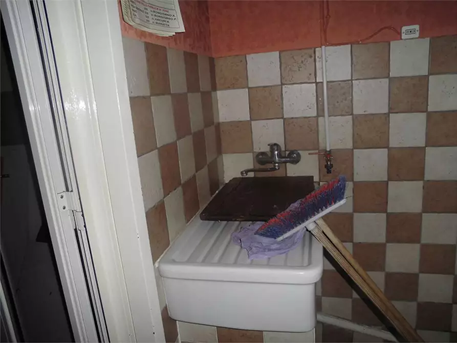 Immagine 17 di Quadrilocale in vendita  in via a Favara