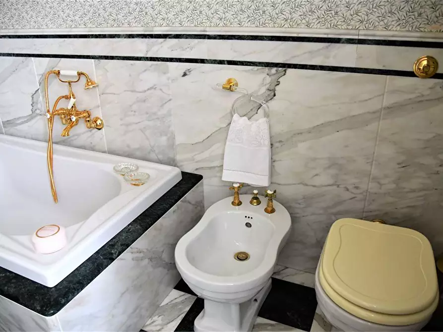 Immagine 32 di Quadrilocale in vendita  in viale Berlinguer a Favara