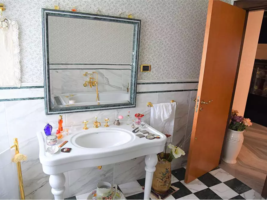 Immagine 33 di Quadrilocale in vendita  in viale Berlinguer a Favara