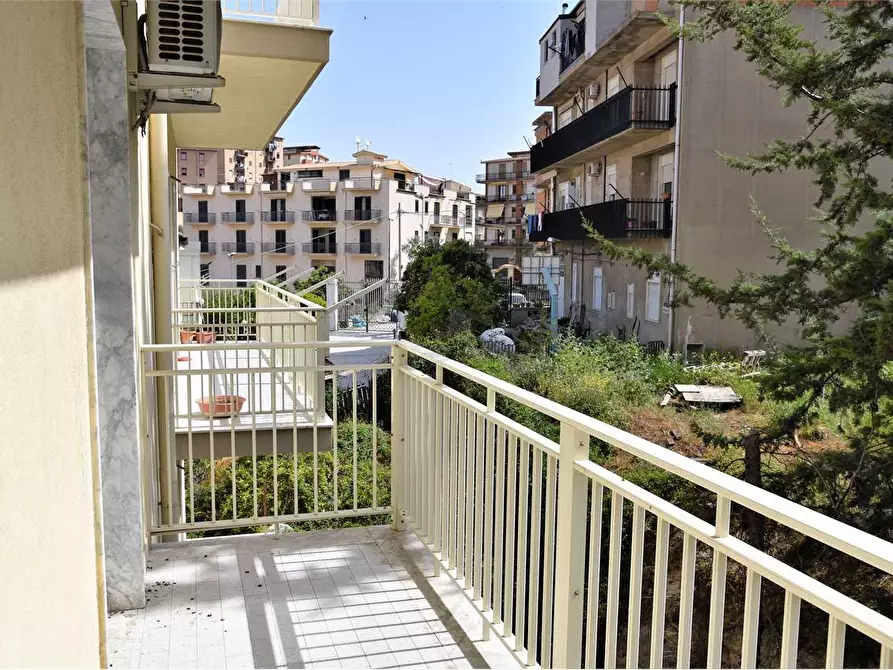 Immagine 41 di Quadrilocale in vendita  in viale Berlinguer a Favara