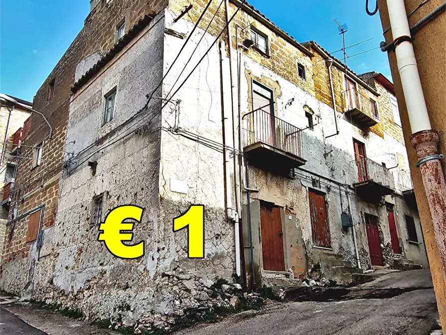 Immagine 2 di Casa indipendente in vendita  in Via Comaschi 45 a Grotte