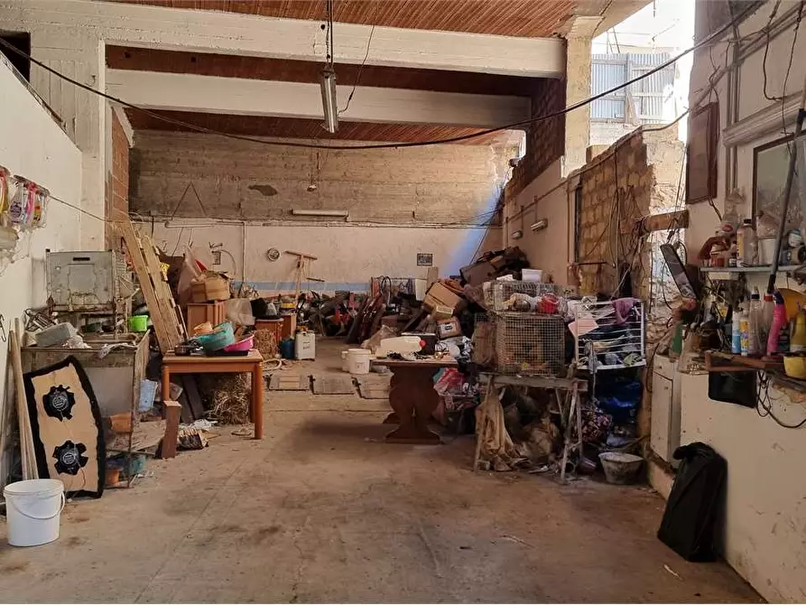 Immagine 2 di Magazzino in vendita  a Favara