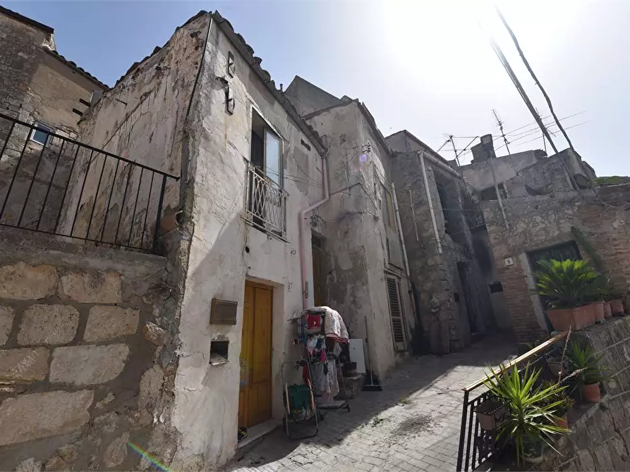 Immagine 10 di Casa indipendente in vendita  a Mussomeli