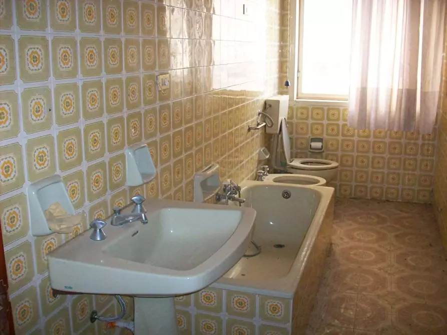 Immagine 12 di Quadrilocale in vendita  in Viale Aldo Moro 2 a Favara