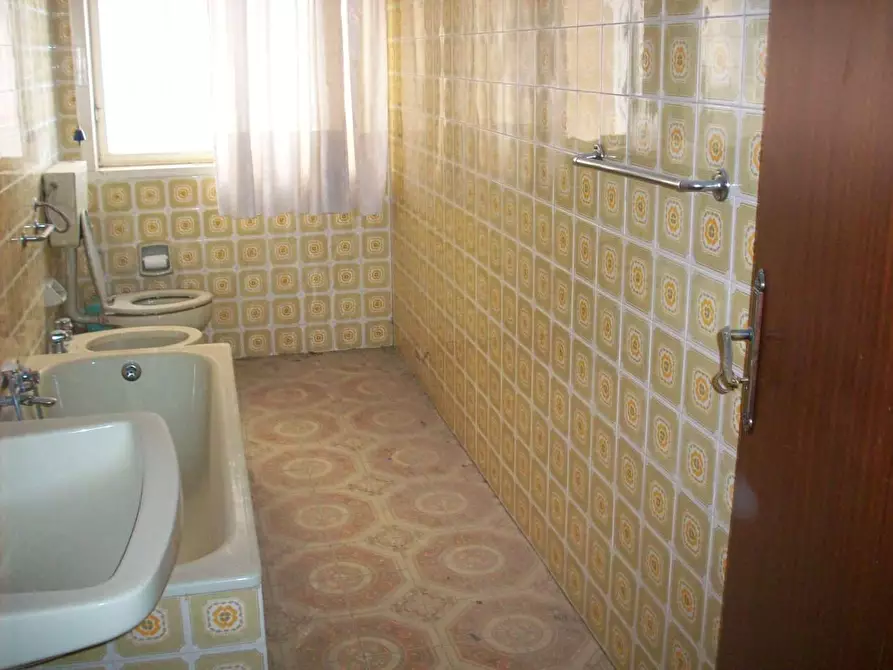 Immagine 13 di Quadrilocale in vendita  in Viale Aldo Moro 2 a Favara