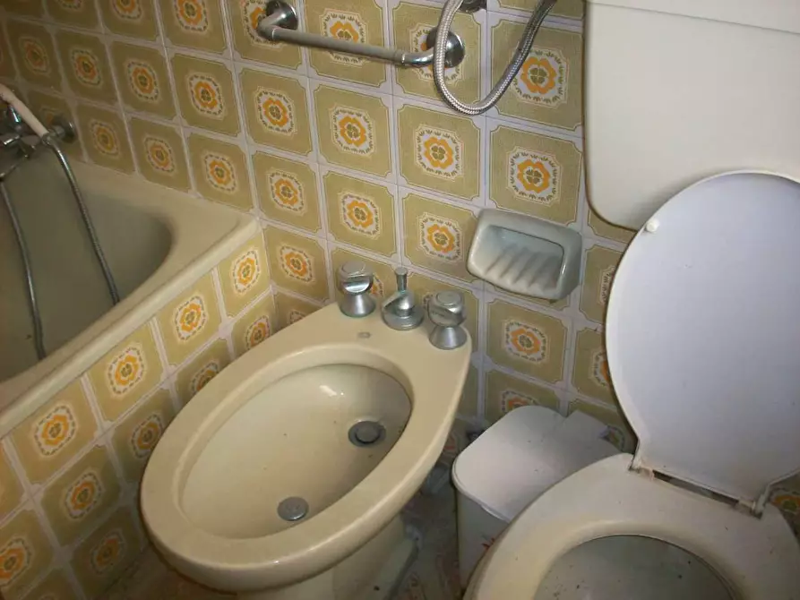 Immagine 15 di Quadrilocale in vendita  in Viale Aldo Moro 2 a Favara