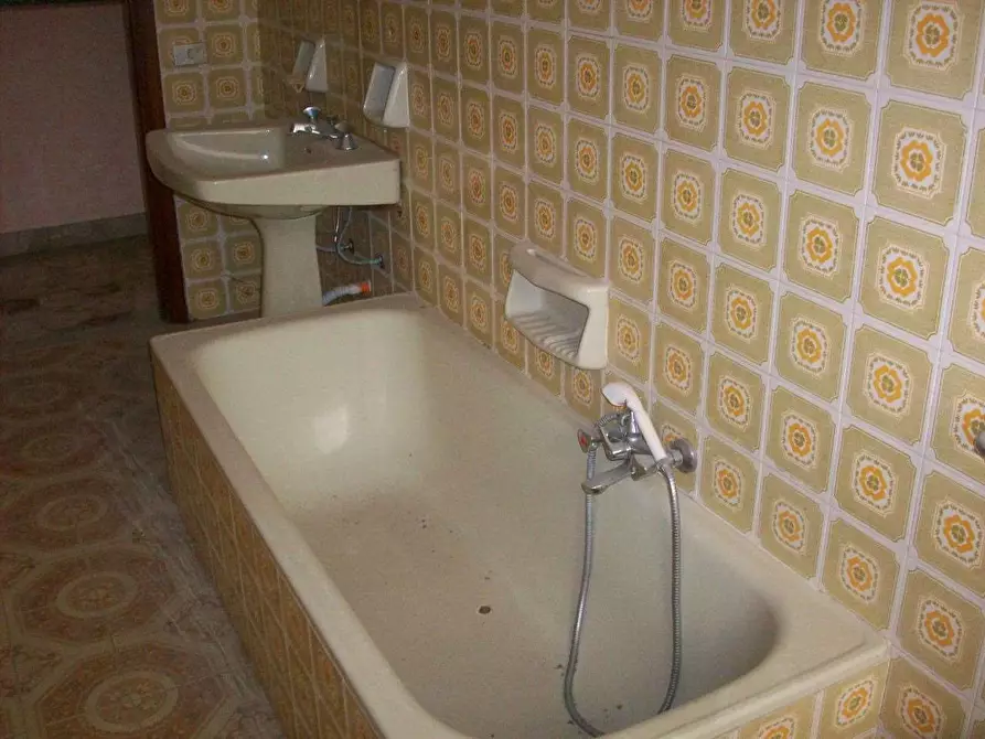 Immagine 17 di Quadrilocale in vendita  in Viale Aldo Moro 2 a Favara