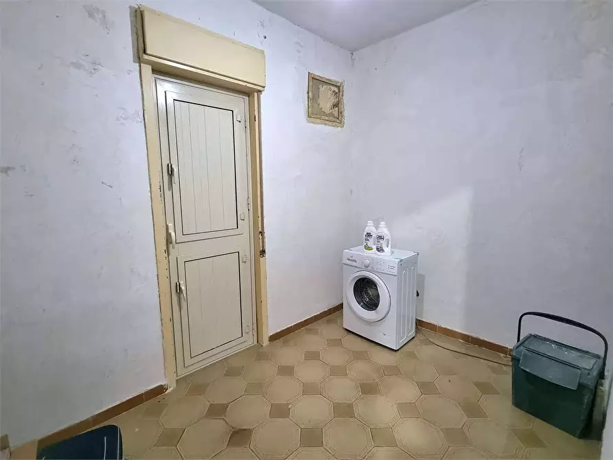 Immagine 13 di Bilocale in affitto  a Favara