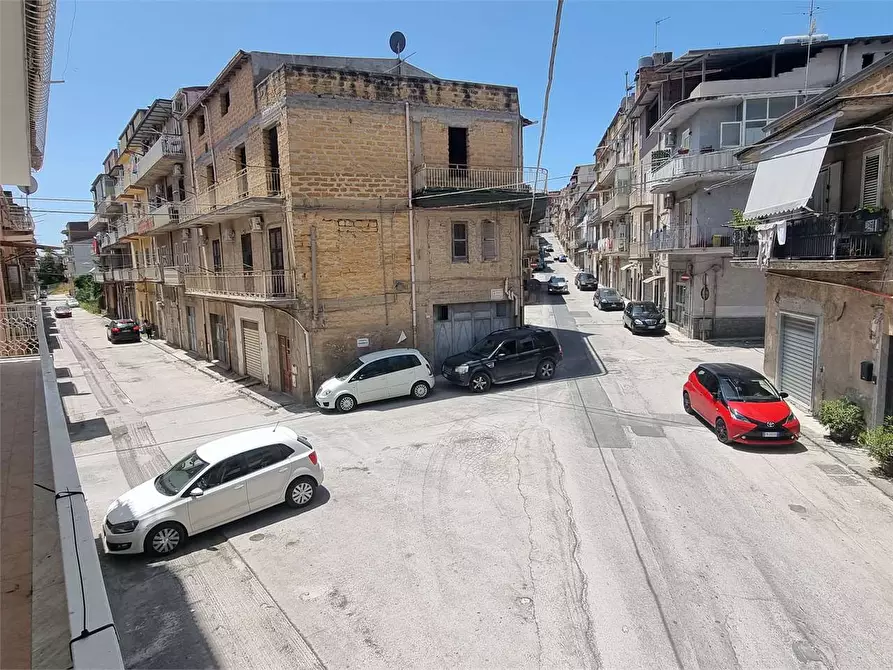 Immagine 11 di Trilocale in vendita  in Via aragona a Favara
