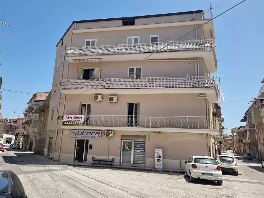 Immagine 29 di Trilocale in vendita  in Via aragona a Favara