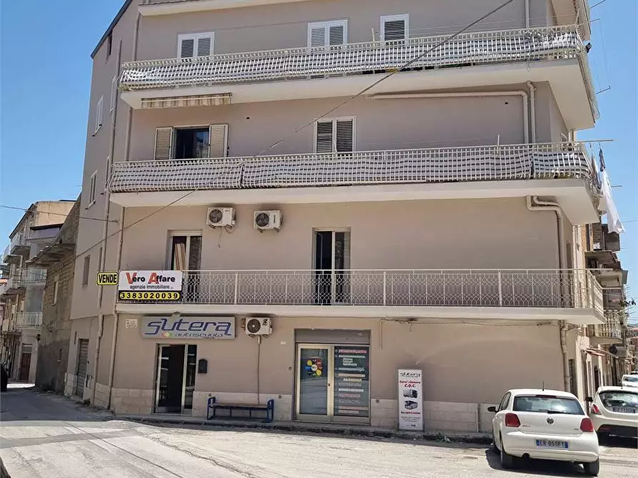 Immagine 30 di Trilocale in vendita  in Via aragona a Favara