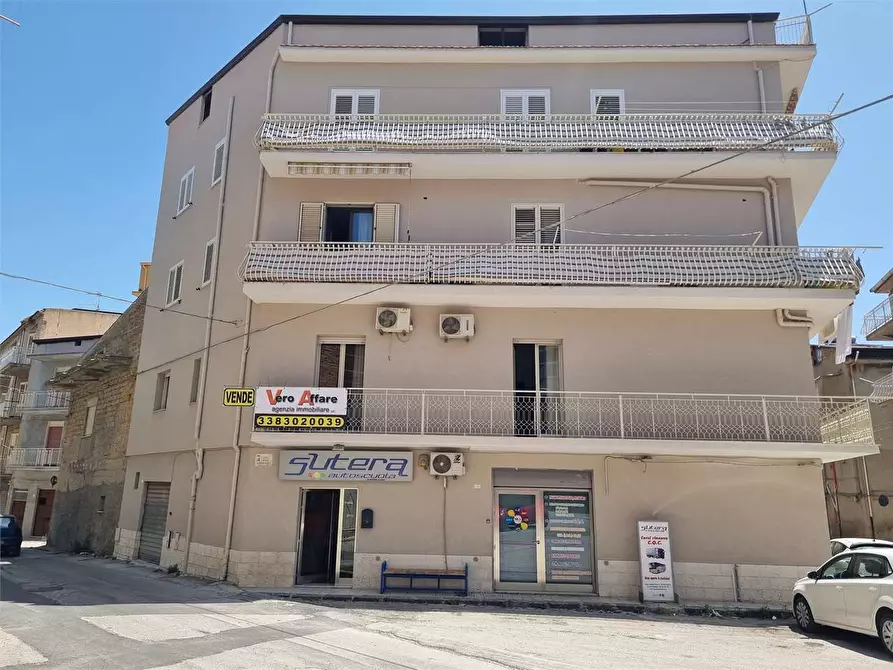 Immagine 31 di Trilocale in vendita  in Via aragona a Favara