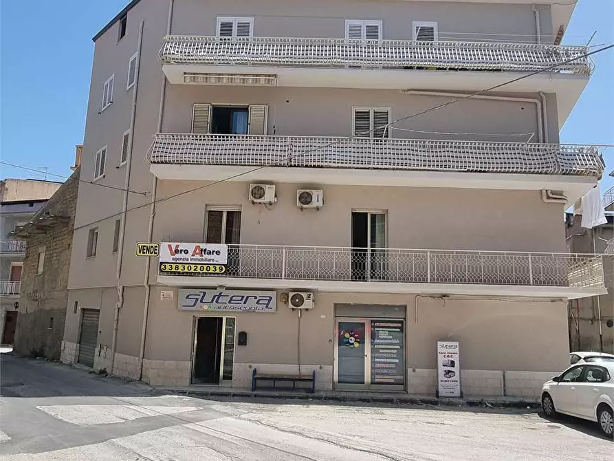 Immagine 32 di Trilocale in vendita  in Via aragona a Favara