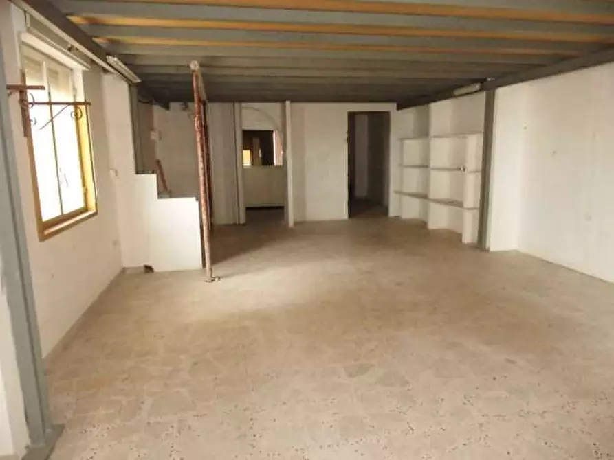 Immagine 5 di Magazzino in affitto  in Via Kennedy 2 a Favara