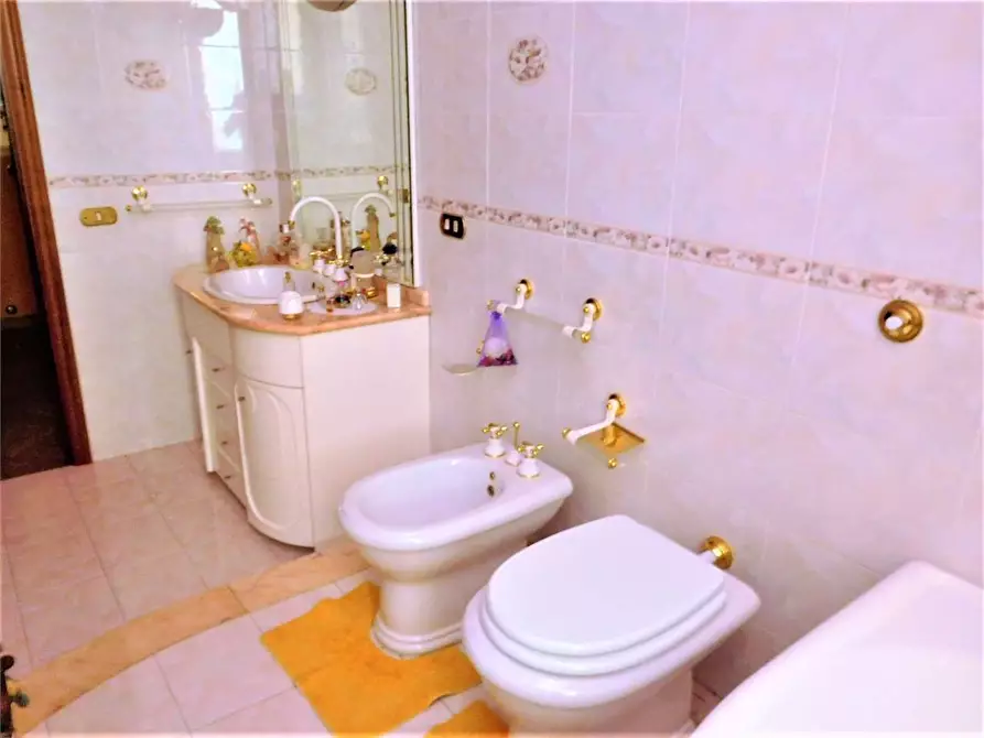 Immagine 15 di Quadrilocale in vendita  in VIA EMPEDOCLE a Favara