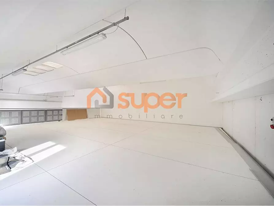 Immagine 11 di Capannone industriale in vendita  in Viale dei Pini a Assisi