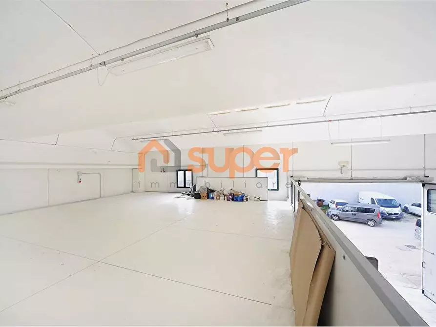 Immagine 13 di Capannone industriale in vendita  in Viale dei Pini a Assisi