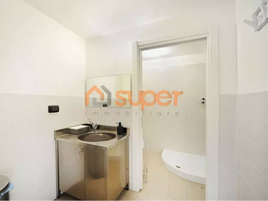 Immagine 8 di Capannone industriale in vendita  in Viale dei Pini a Assisi