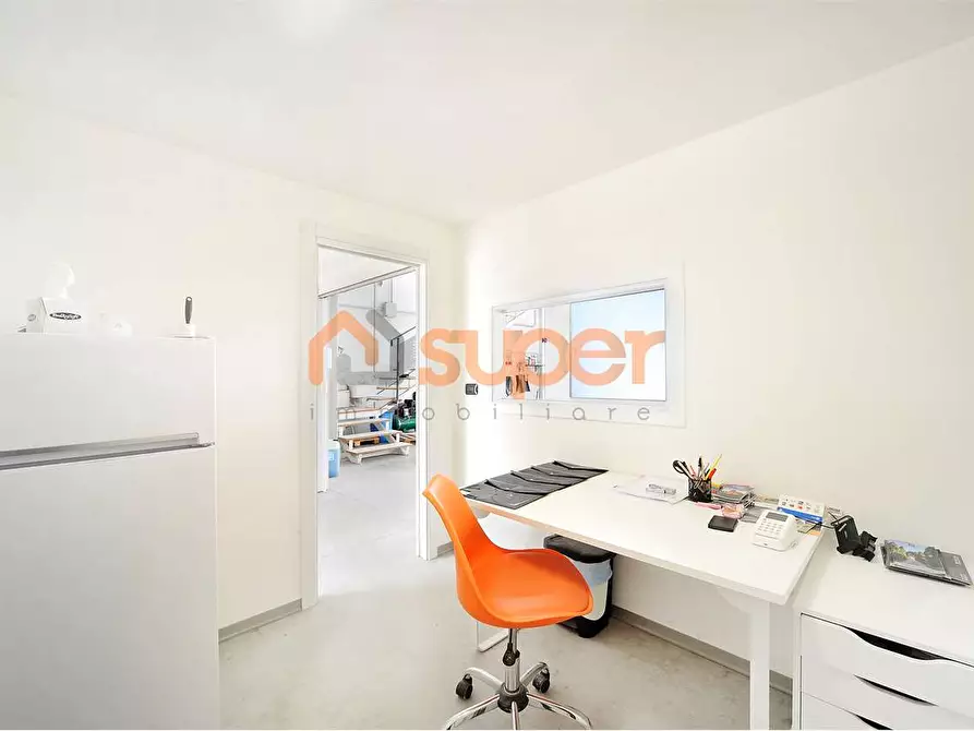 Immagine 5 di Capannone industriale in vendita  in Viale dei Pini a Assisi