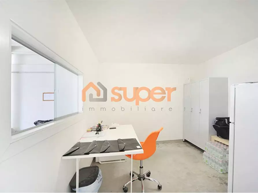 Immagine 6 di Capannone industriale in vendita  in Viale dei Pini a Assisi