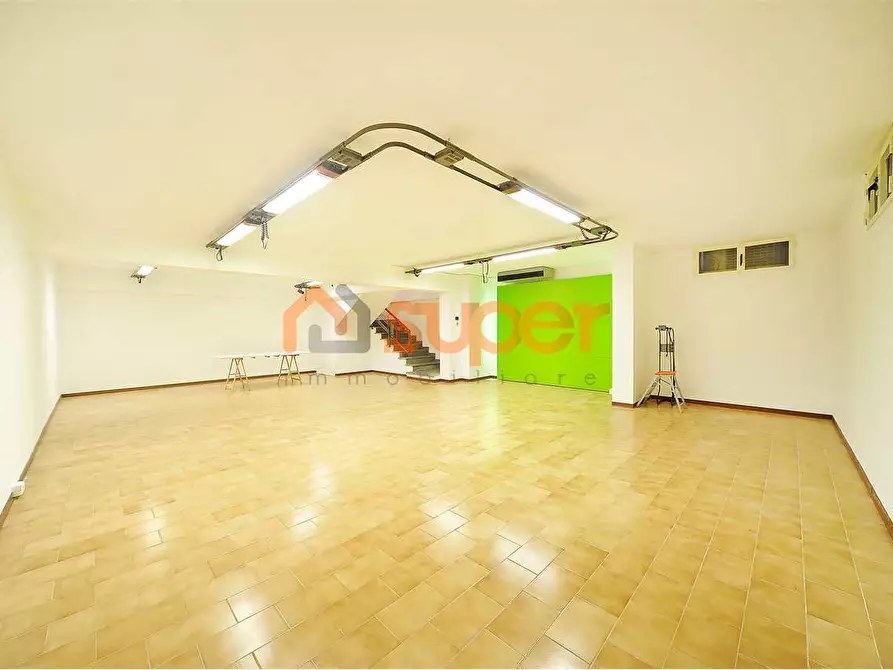 Immagine 20 di Negozio in vendita  in Via Romeo Gallenga  a Perugia