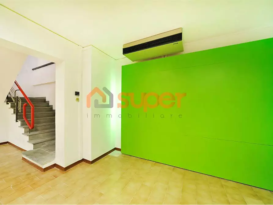 Immagine 21 di Negozio in vendita  in Via Romeo Gallenga  a Perugia