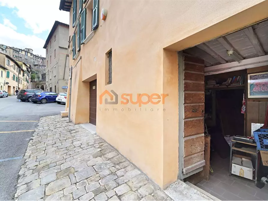 Immagine 5 di Magazzino in vendita  in Via Appia a Perugia