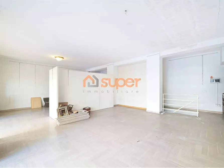 Immagine 3 di Negozio in vendita  a Perugia