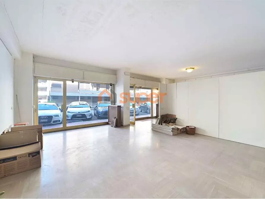 Immagine 4 di Negozio in vendita  a Perugia