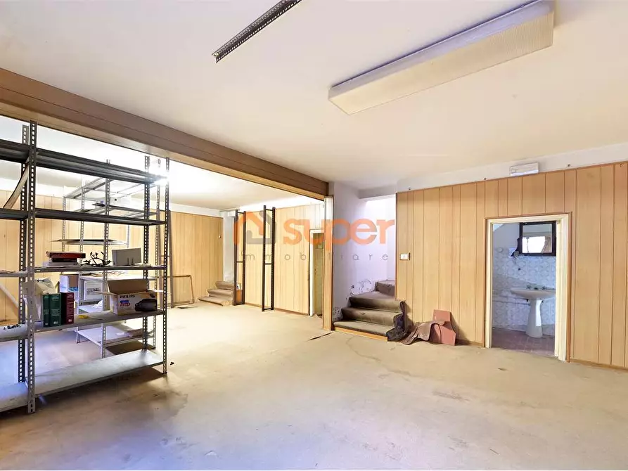 Immagine 8 di Negozio in vendita  a Perugia