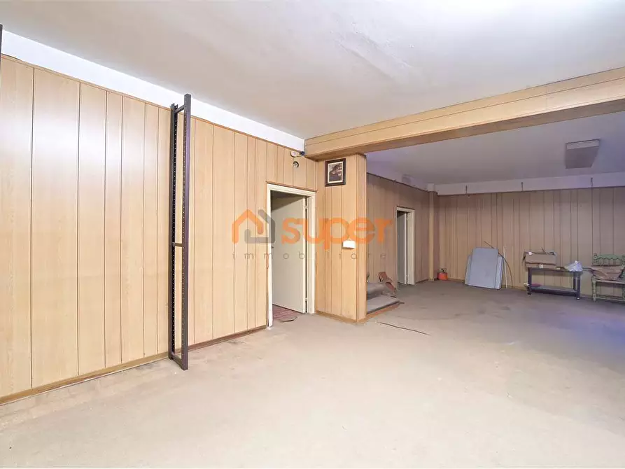 Immagine 9 di Negozio in vendita  a Perugia