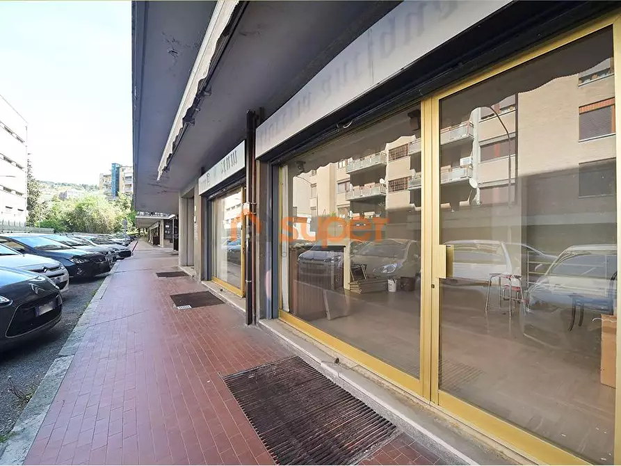 Immagine 2 di Negozio in vendita  a Perugia