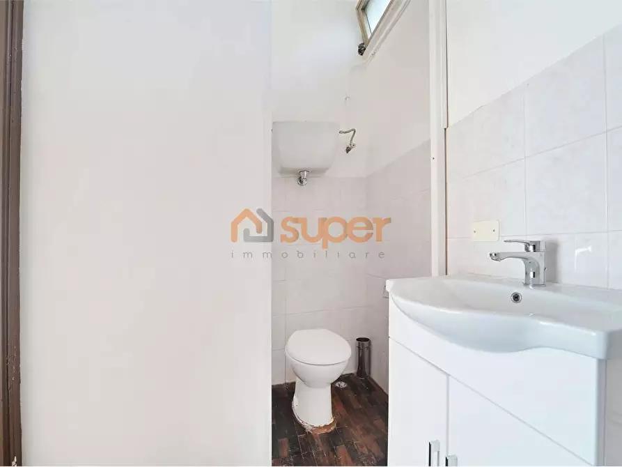 Immagine 6 di Negozio in vendita  in Viale Sacco e Vanzetti a Magione