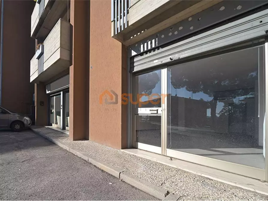 Immagine 7 di Negozio in vendita  in Viale Sacco e Vanzetti a Magione
